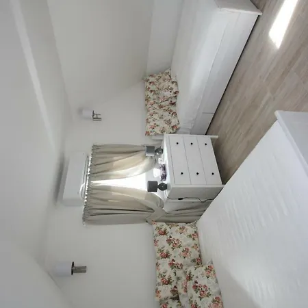 펜션 Levendula Nyaralo 초팍